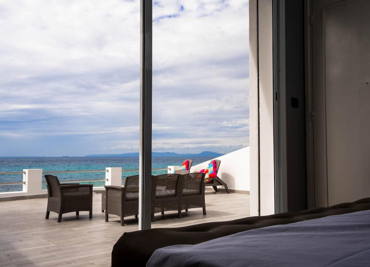 Villa Luxurious Beachfront Playa Blanca